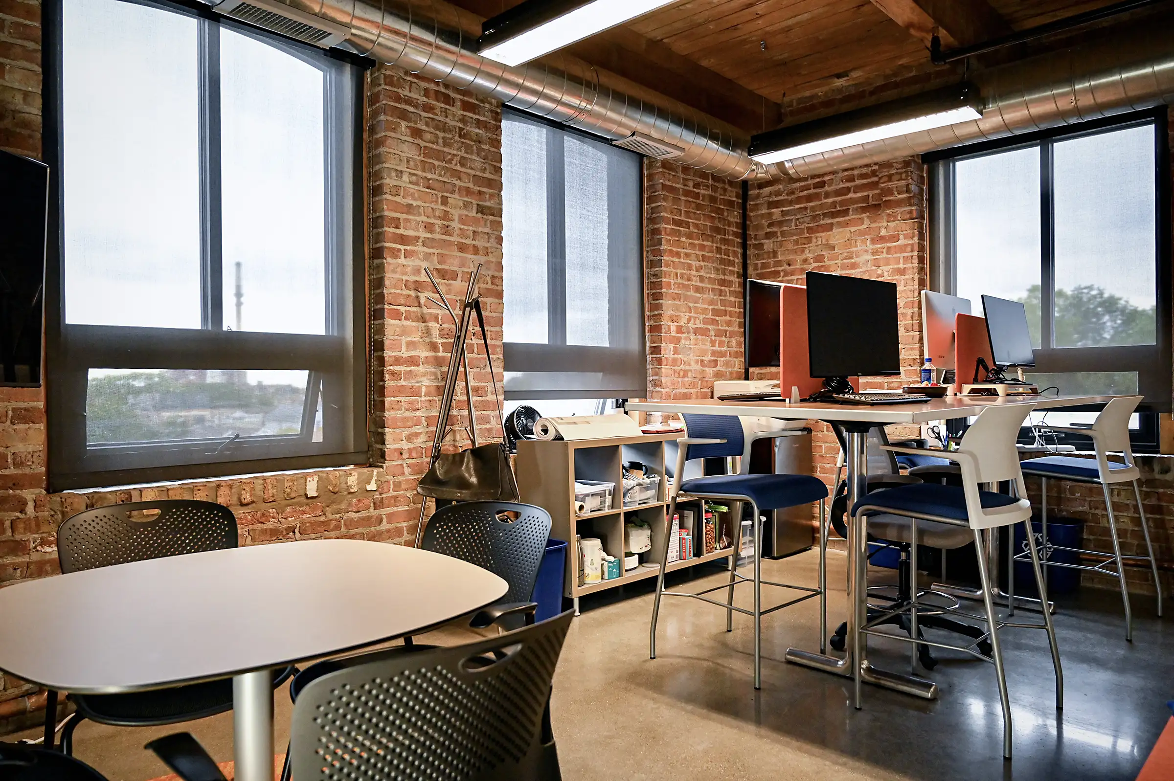 4 to 8 person office